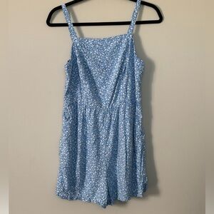 Blue Floral Romper size M Old Navy - like new condition romper cute for summer